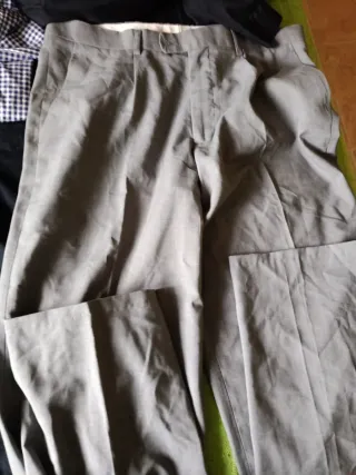 Lote Ropa Hombre: Camisa, Pantalón Negro y Gris
