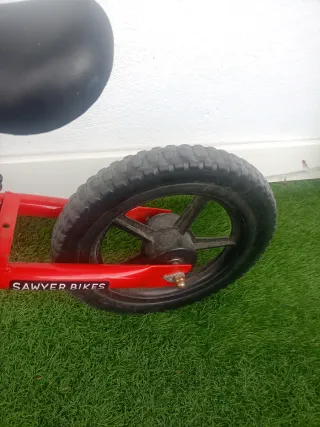 Bicicleta infantil Sawyer roja