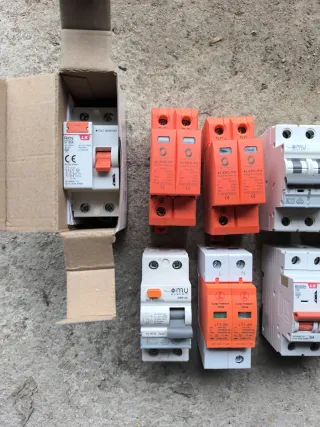 Interruptores automáticos y protecciones eléctrica