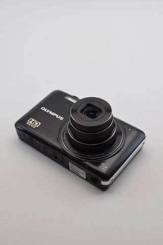 Cámara Digital Olympus D-715 14MP Negra