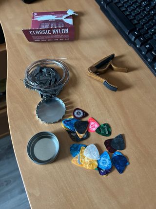 Guitarra Clásica Negra + Accesorios