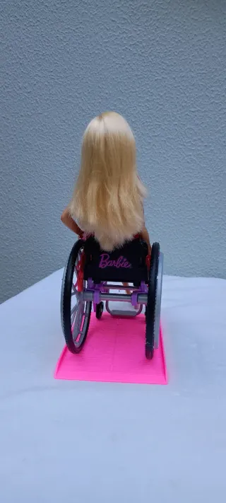 Barbie con Silla de Ruedas y Rampa