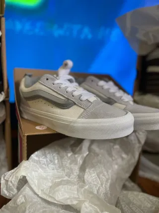 Zapatillas Vans Beige y Gris