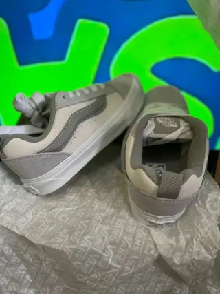 Zapatillas Vans Beige y Gris