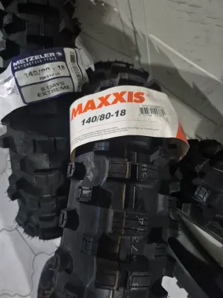 Neumático Maxxis 140/80-18+Metzeler  six Days