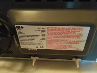 Microondas plateado con grill