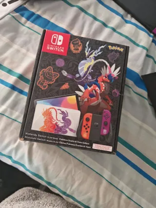 Nintendo Switch OLED Pokémon Escarlata y Púrpura