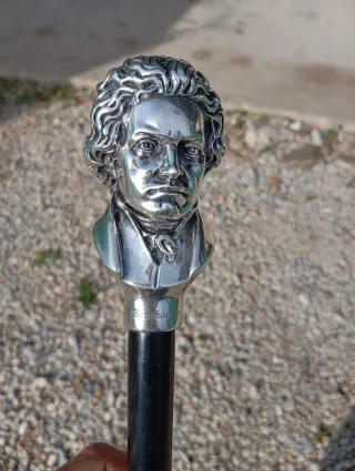 Bastones de plata con figuras