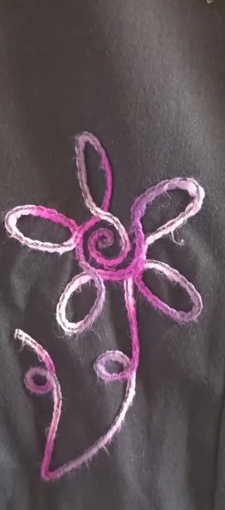 Falda Promod negra con flor morada