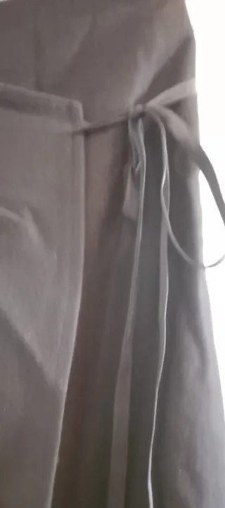 Falda Promod negra con flor morada