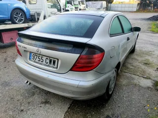 Mercedes-Benz Clase C 2004