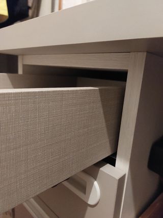 Habitación juvenil con cama y escritorio