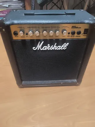 Amplificador Marshall MG15CDR Negro