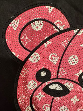 Chándal negro con oso rosa