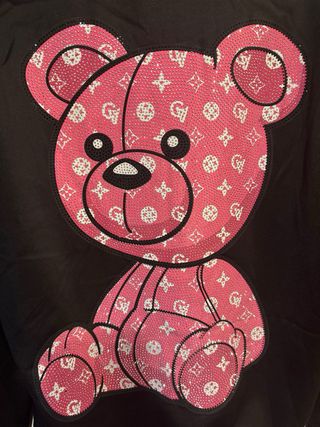 Chándal negro con oso rosa