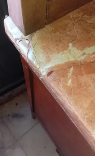 Mesita de marquetería antigua con su Espejo