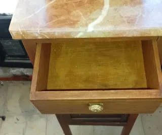 Mesita de marquetería antigua con su Espejo