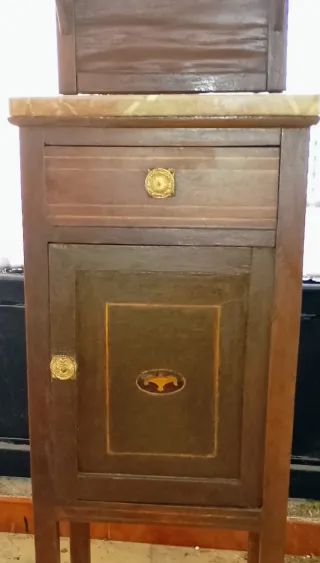 Mesita de marquetería antigua con su Espejo