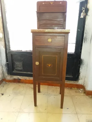 Mesita de marquetería antigua con su Espejo