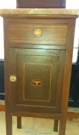 Mesita de marquetería antigua con su Espejo