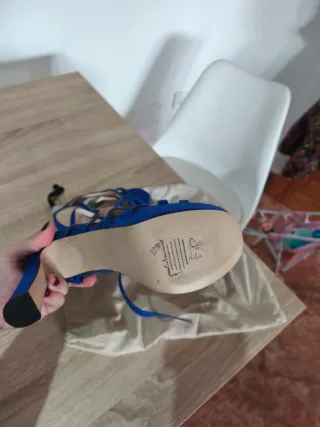 Sandalias Mango tacón azul