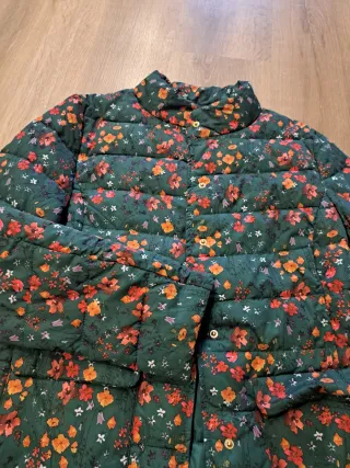 Abrigo verde estampado floral, talla M