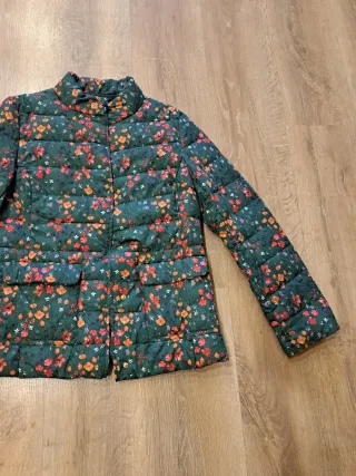 Abrigo verde estampado floral, talla M