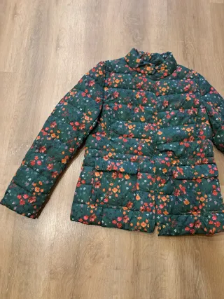 Abrigo verde estampado floral, talla M