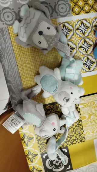 Juguete infantil de peluche rosa