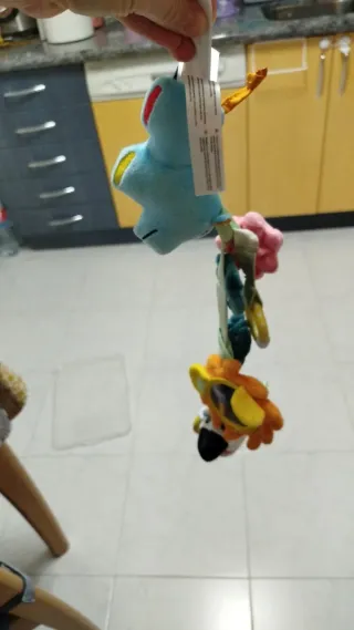 Juguete infantil de peluche rosa