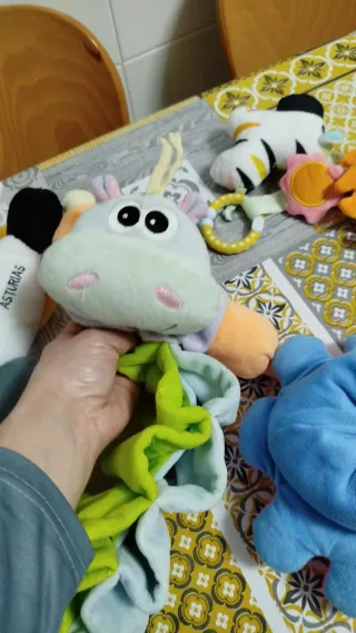 Juguete infantil de peluche rosa