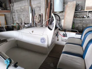 Barco con remolque y cabrestante