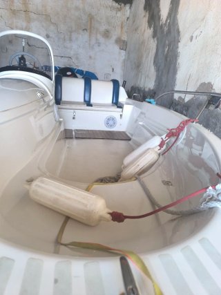 Barco con remolque y cabrestante