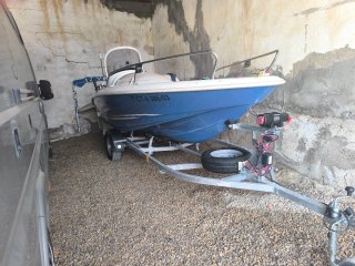 Barco con remolque y cabrestante