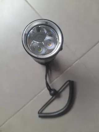 Linterna pesca submarina con asa