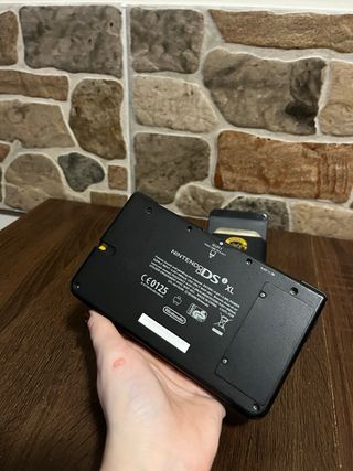 Nintendo DSi XL Giallo