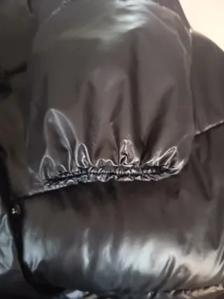 Abrigo largo negro brillante