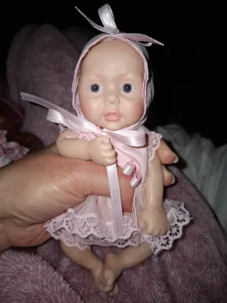 Muñeca bebé silicona rosa