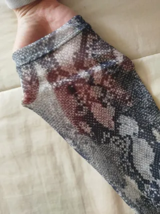 Vestido estampado serpiente gris y blanco