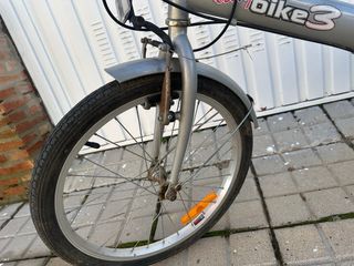 Bicicleta plegable plateada