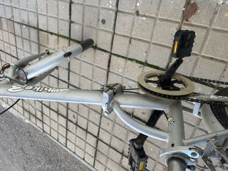 Bicicleta plegable plateada