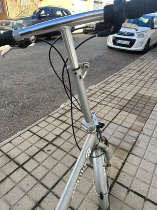 Bicicleta plegable plateada
