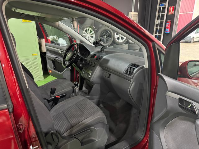 VOLKSWAGEN Touran 1.9 TDI ADVANCE