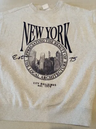 Sudadera gris New York arquitectura.Talla 13/14