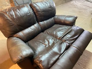 Sofá de cuero marrón