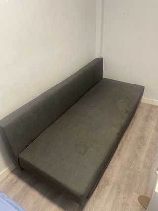 Sofá cama gris de tela