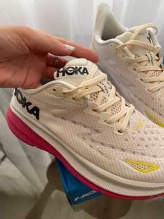 Zapatillas Hoka Clifton 9 Mujer Beige/Rosa