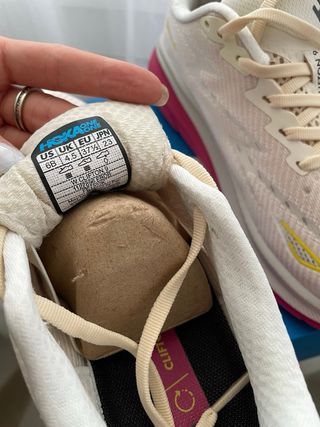 Zapatillas Hoka Clifton 9 Mujer Beige/Rosa