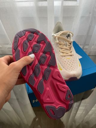 Zapatillas Hoka Clifton 9 Mujer Beige/Rosa