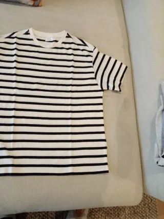 Camiseta ZARA Rayas Negras y Blancas.Talla 11/12